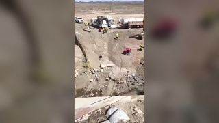 Gergaji kawat perayap untuk memotong bangunan beton besar
