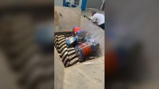 Penghancur Drum Logam Poros Ganda untuk Peningkatan Efisiensi Peleburan