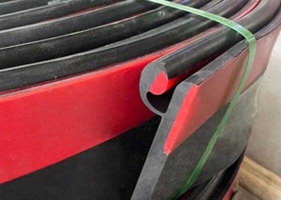 Polyurethane Conveyor Dust Control Skirting Fleksibel Pertambangan Conveyor Sealing Strip