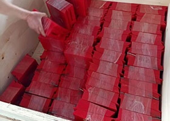 Pengikis Sabuk Konveyor Poliuretan Pisau Merah Bagian Keausan Penambangan Tahan Benturan