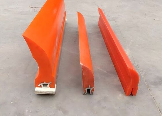 Polyurethane Conveyor Scraper dengan Alloy Steel Holder Efisiensi Tinggi Pembersihan Sabuk