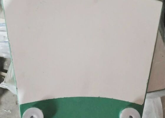 Pelat Filter Vakum Keramik Bahan Al2O3 Kekuatan Tinggi Filtrasi 0,5 Mikron Penggunaan Industri