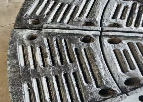 Liner karet tahan abrasi tinggi untuk pabrik bola dengan umur kerja yang panjang dan permukaan yang diobati panas